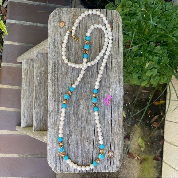 1928 Faux Turquoise and Pearl Long Strand Necklace w/Gold Accent Beads. EUC! - Picture 1 of 6